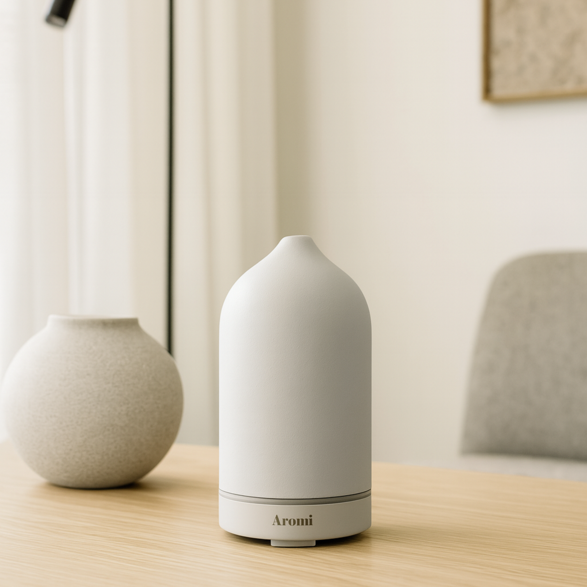 Stilren keramisk doftspridare i stilren nordisk design, frontvy