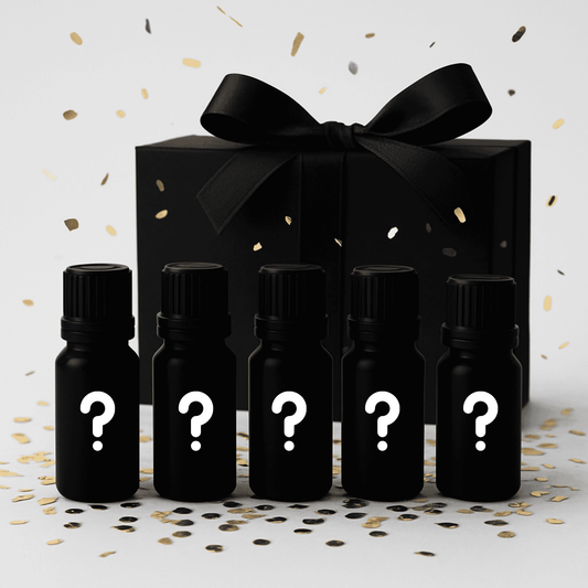 5 doftoljor och gåvolåda, frontvy grå bakgrund