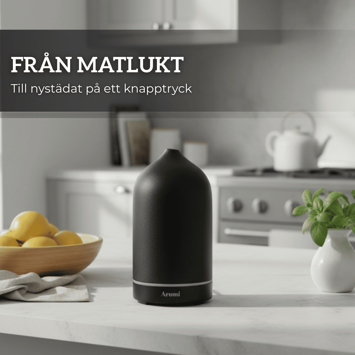 Svart trådlös diffuser i ett kök, frontvy